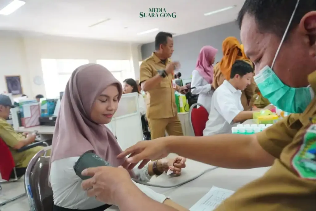 Dinas Kesehatan Kota Batu menyelenggarakan Skrining Kesehatan di Dinas Komunikasi dan Informatika (Diskominfo) pada Senin (24/2/2025).