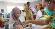 Dinas Kesehatan Kota Batu menyelenggarakan Skrining Kesehatan di Dinas Komunikasi dan Informatika (Diskominfo) pada Senin (24/2/2025).