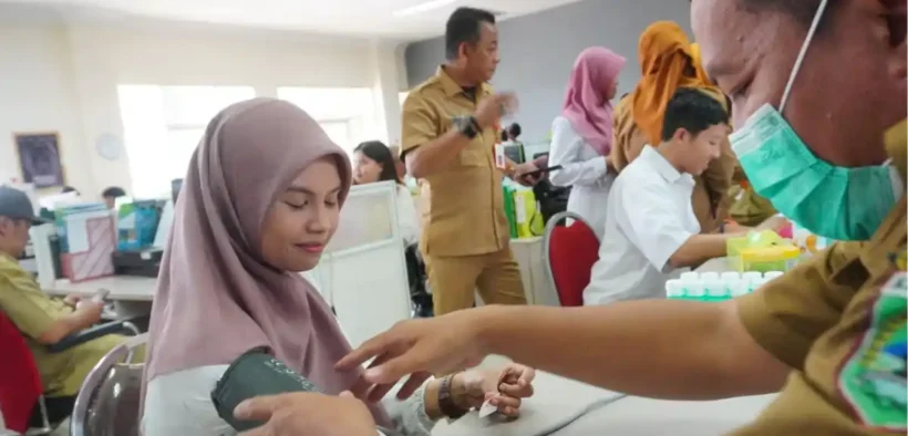 Dinas Kesehatan Kota Batu menyelenggarakan Skrining Kesehatan di Dinas Komunikasi dan Informatika (Diskominfo) pada Senin (24/2/2025).