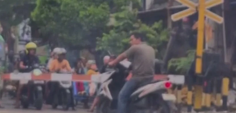 Detik detik tabrakan kereta di Probolinggo