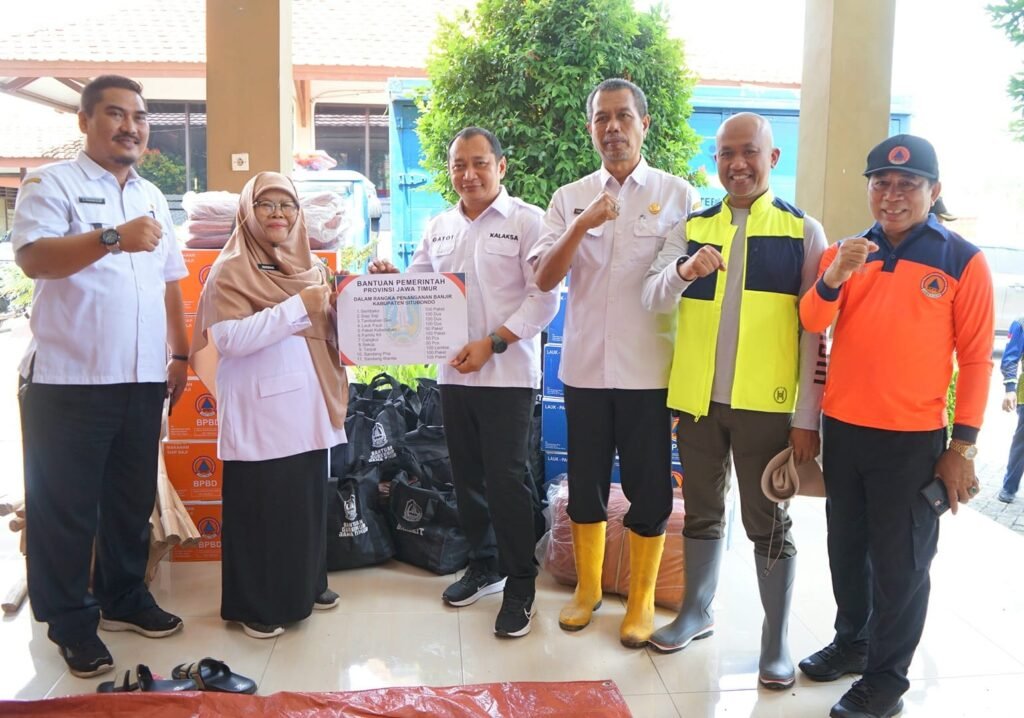 BPBD Jatim Gas Pol, Turun ke Situbondo Bantu Korban Banjir dengan Bantuan dan Evakuasi Cepat!