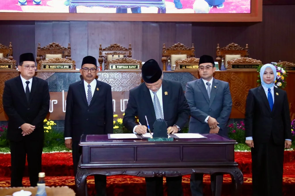 PJ Gubernur Jatim tandatangani perintah eksekutif untuk JGU dan Jamkrida