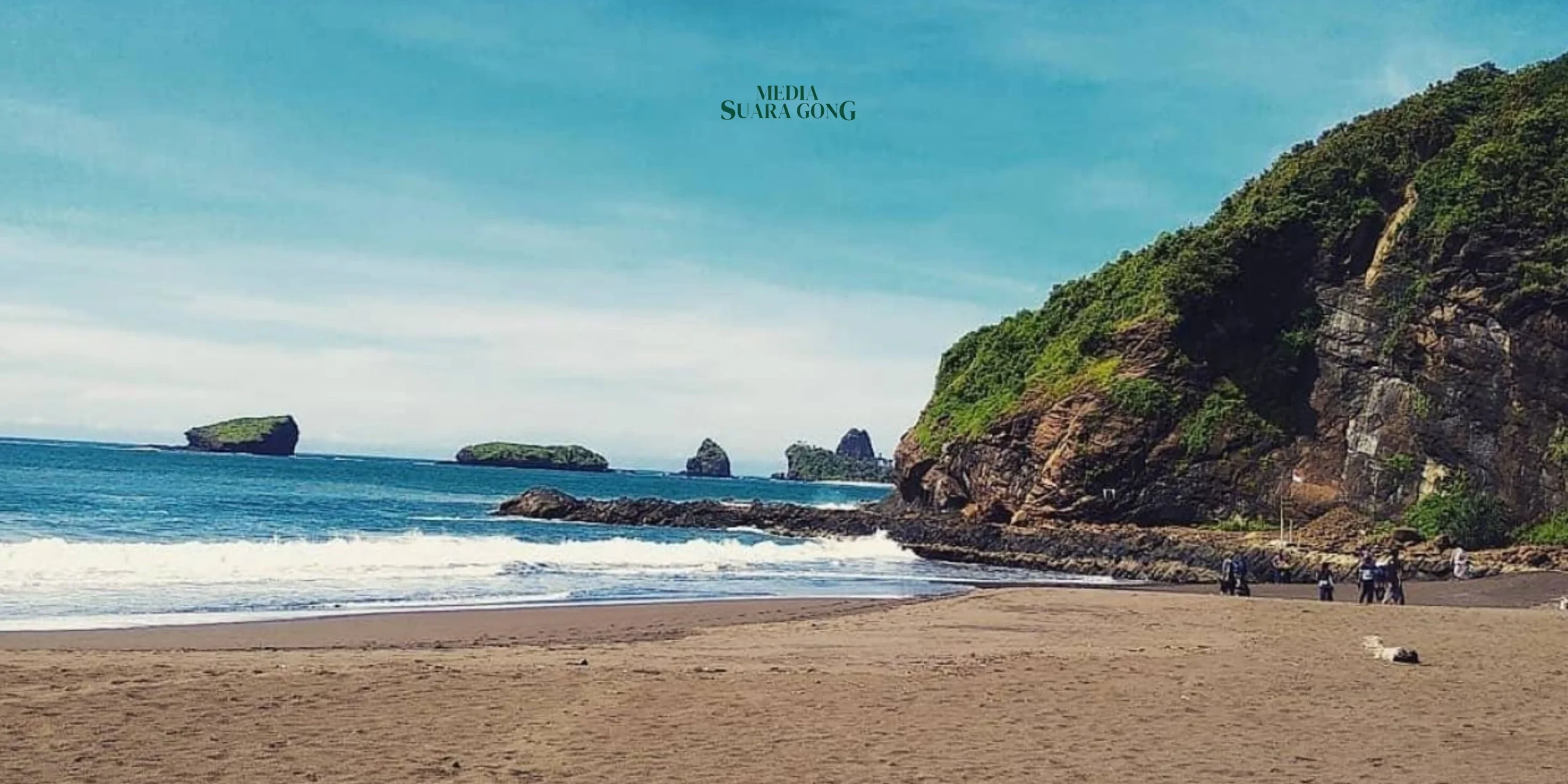 Pantai Watu Ulo Pesona Alam yang Memikat di Jember