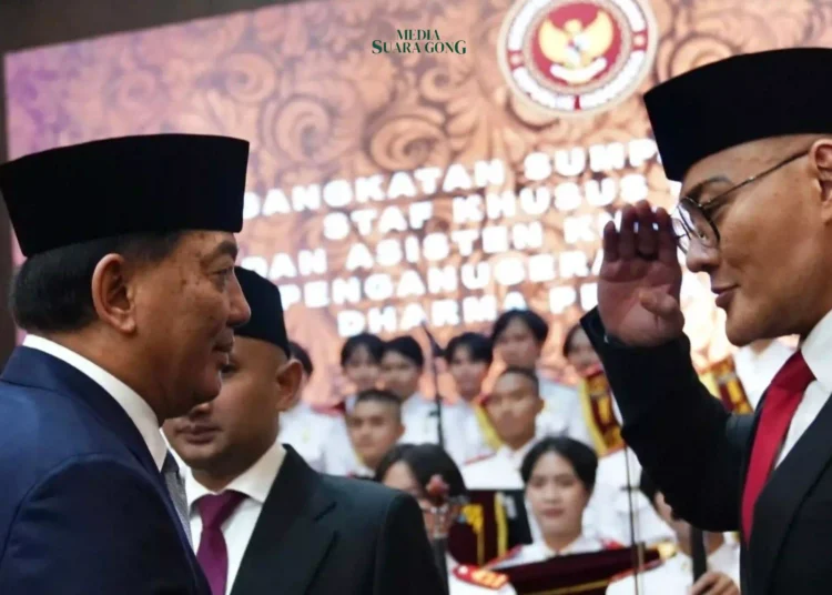 Menteri Pertahanan (Menhan), Sjafrie Sjamsoeddin, telah mengangkat Deddy Corbuzier sebagai Staf Khusus (Stafsus)