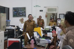Wakil Bupati Lumajang Kunjungi OPD pada Hari Pertama Kerja