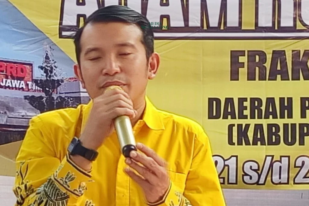 Adam Rusydi DPRD Jatim Berikan Dukungan Serahkan Bantuan Komputer dan Laptop