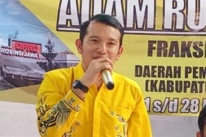 Adam Rusydi Tinjau Korban Banjir dan Berikan Bantuan