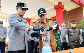Bupati Probolinggo dan Kapolres Probolinggo musnahkan ribuan barang haram