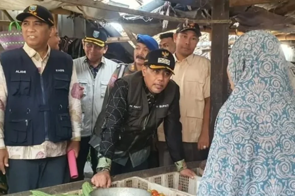 Bupati Probolinggo Tinjau Pasar Bayeman, Pastikan Harga Stabil Jelang Lebaran