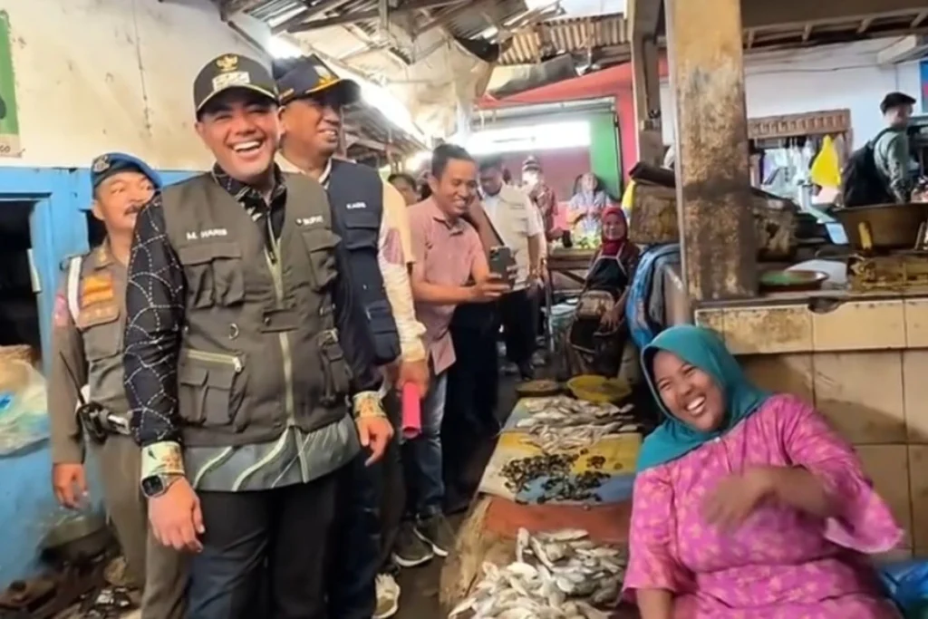 Kunjungan Bupati Probolinggo ke Pasar Semampir dari Pantau Harga hingga Balas Pantun