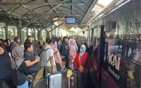 PT Kereta Api Indonesia (KAI) (Persero) Daerah Operasi (Daop) 8 Surabaya mencatat lonjakan penumpang jelang dan awal Ramadan.