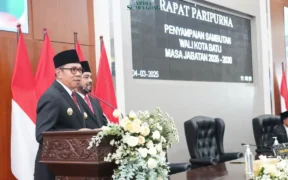 Wali Kota Batu Nurochman dan Wakil Wali Kota Batu Heli Suyanto menghadiri Rapat Paripurna DPRD bahas Visi untuk membangun Kota Batu