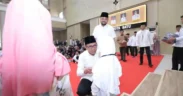 Wali Kota dan Wakil Wali Kota Batu memulai Safari Ramadan dengan silaturahim dan penyaluran bantuan sosial di Sumberbrantas