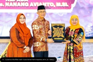 Gubernur Khofifah Hadiri Acara Kenal Pamit Kapolda Jatim