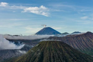 Gunung Semeru Erupsi: Letusan Tinggi 1.000 Meter