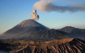 Gunung Semeru Erupsi