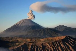 Gunung Semeru Erupsi: Waspada dan Tetap Tenang