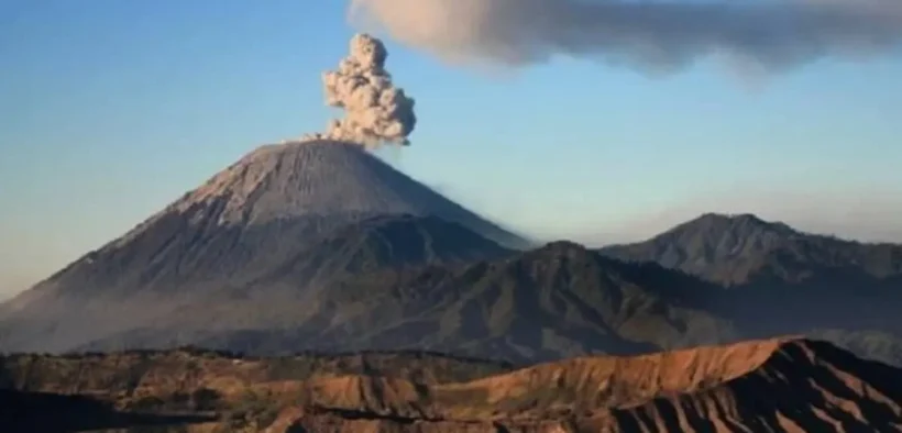 Gunung Semeru Erupsi