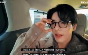Jake dalam videonya sedang mengunjungi pusat perlindungan hewan