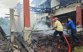 Kebakaran Melanda Bekas Rumah Sakit di Jember