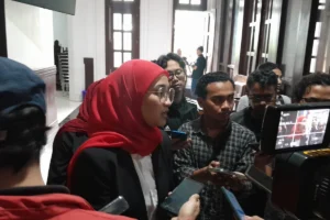 Analisis Fashion Ketua DPRD Kota Malang Pada Raperda