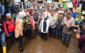 Khofifah datangi lokasi banjir Gresik