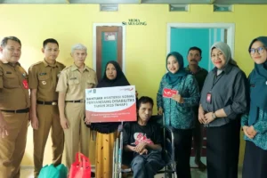 Pemkab Lumajang Serahkan Bantuan Sosial untuk Penyandang Disabilitas