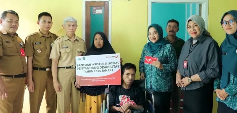 Pemkab Lumajang Serahkan Bantuan Sosial untuk Penyandang Disabilitas
