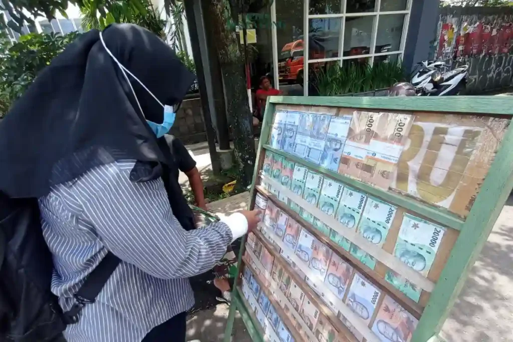 Bank Indonesia (BI) Malang mengimbau warga untuk tidak tukar uang di pinggir jalan untuk menghindari risiko uang palsu.