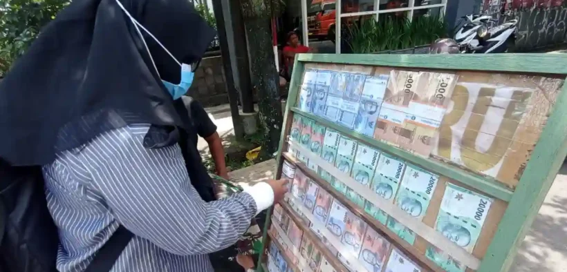 Bank Indonesia (BI) Malang mengimbau warga untuk tidak tukar uang di pinggir jalan untuk menghindari risiko uang palsu.