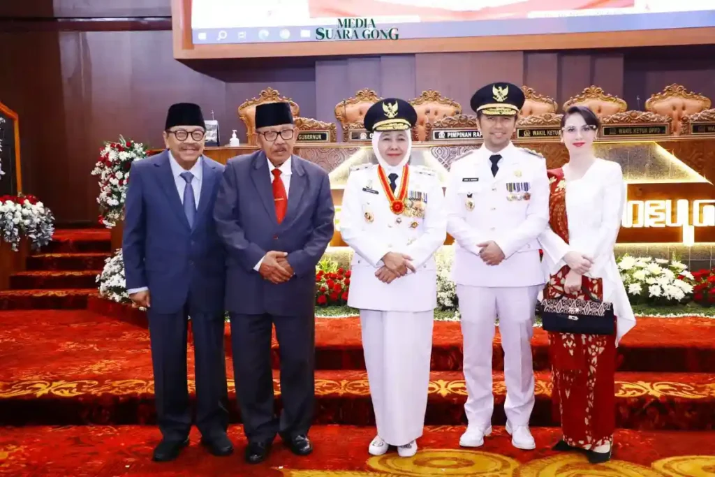 Usai menjalani Sertijab kini, Gubernur Jatim Khofifah dan Wakilnya Emil menyampaikan visi-misi pembangunan Jatim periode 2025-2030