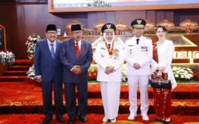 Usai menjalani Sertijab kini, Gubernur Jatim Khofifah dan Wakilnya Emil menyampaikan visi-misi pembangunan Jatim periode 2025-2030