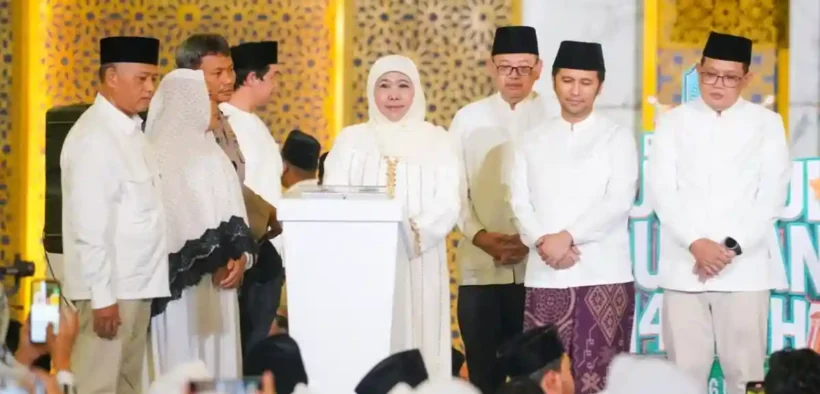 Gubernur Khofifah dan Ribuan warga Jawa Timur memenuhi Masjid Nasional Al Akbar Surabaya (MAS) pada Minggu malam (16/3/2025) untuk memperingati Nuzulul Qur’an 1446 Hijriyah.