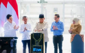 Khofifah Dampingi Presiden Resmikan Pabrik Pemurnian Logam