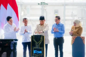 Khofifah Dampingi Presiden Resmikan Pabrik Pemurnian Logam