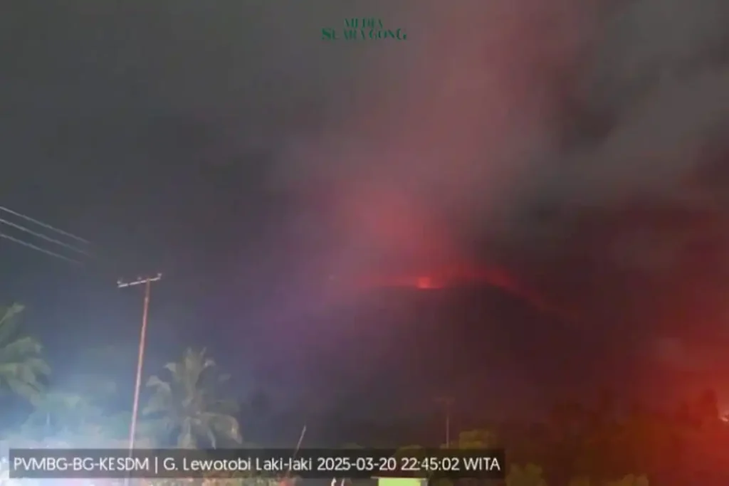 Gunung Lewotobi Kembali Erupsi Dahsyat: Status 'Awas'