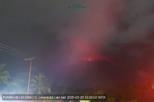 Gunung Lewotobi Kembali Erupsi Dahsyat: Status ‘Awas’