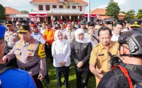 Gubernur Khofifah Ikuti Apel Gelar Pasukan Operasi Ketupat 2025