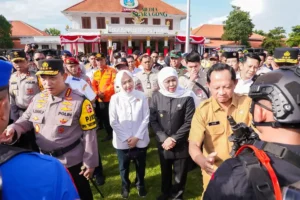 Gubernur Khofifah Ikuti Apel Gelar Pasukan Operasi Ketupat 2025