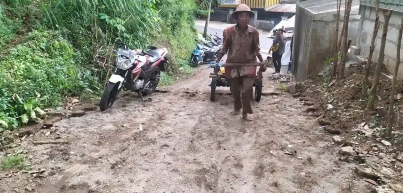 Jalan Paving Dibongkar Pemilik, Warga Santrean Minta Pemkot Batu Turun Tangan