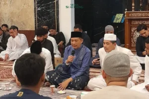 Safari Ramadan: Wahyu Hidayat Tampil Baju Koko Biru Ketenangan 