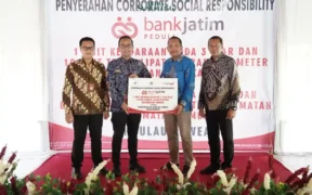 Dukung Ekonomi Masyarakat, Bank Jatim Salurkan Bantuan CSR