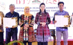 Khofifah Jalankan Misi Dagang Dengan Batik Pamekasan