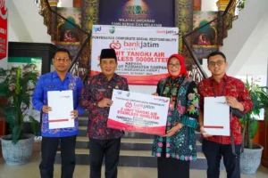 Bank Jatim Serahkan CSR Dua Unit Tangki Air Ke Pemkab Sampang