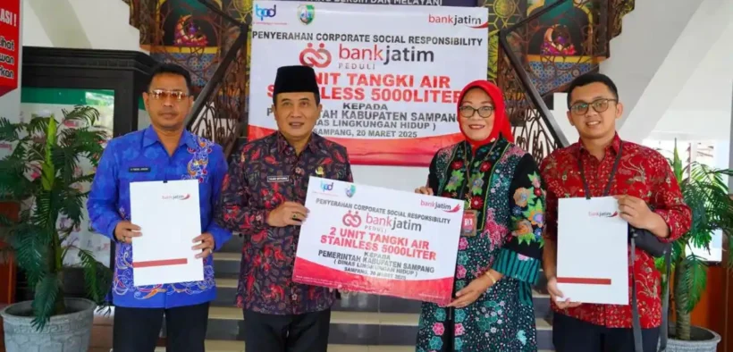 Bank Jatim Serahkan CSR Dua Unit Tangki Air Ke Pemkab Sampang