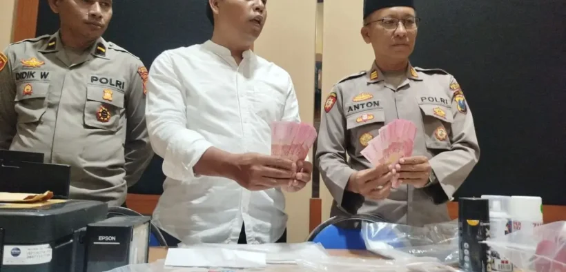 Polres Batu Amankan Tiga Pelaku Pengedaran Uang Palsu
