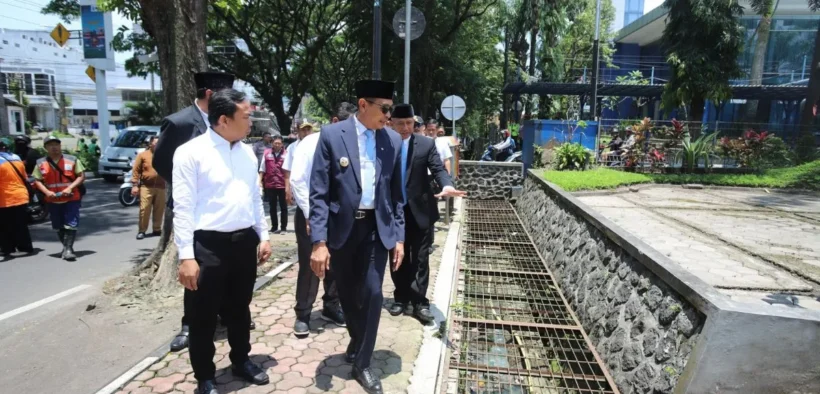 Tinjau Lokasi Pembangunan Drainase, Wahyu Sampaikan Tidak Ada Penebangan 147 Pohon