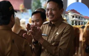 Wahyu Hidayat bersalaman dengan para ASN usai pimpin apel pagi ini