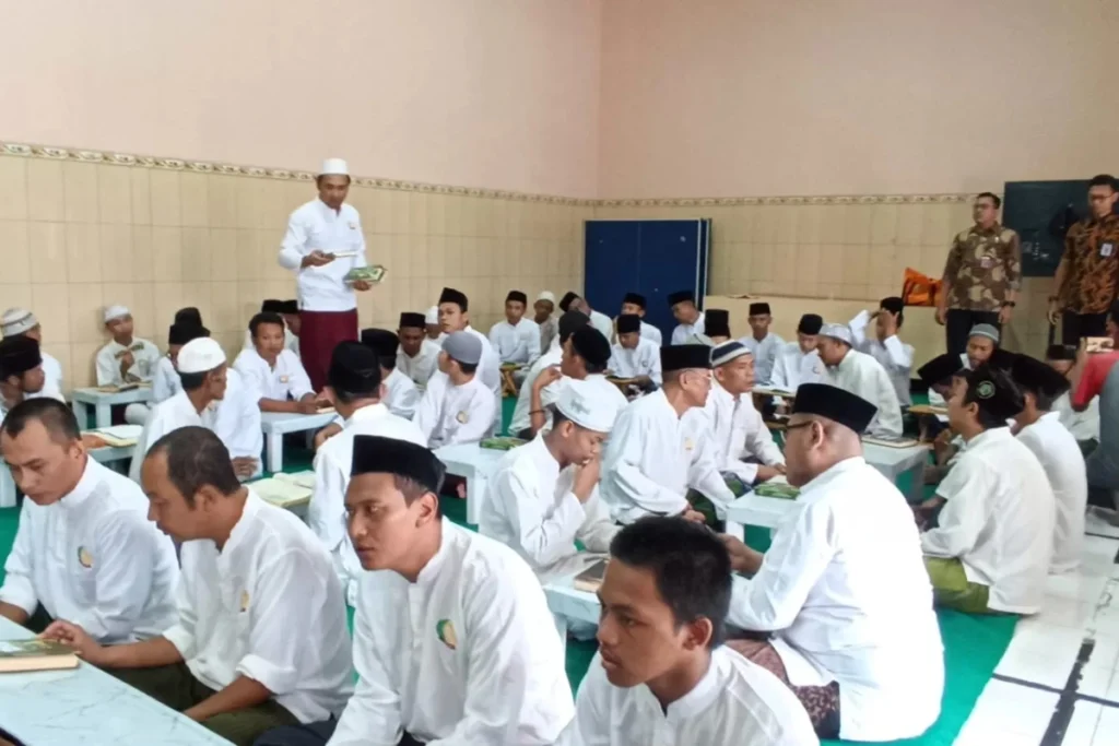 Pesantren Kilat Ramadan di Lapas Jombang, Warga Binaan Antusias Mendalami Agama (Media Suara Gong)