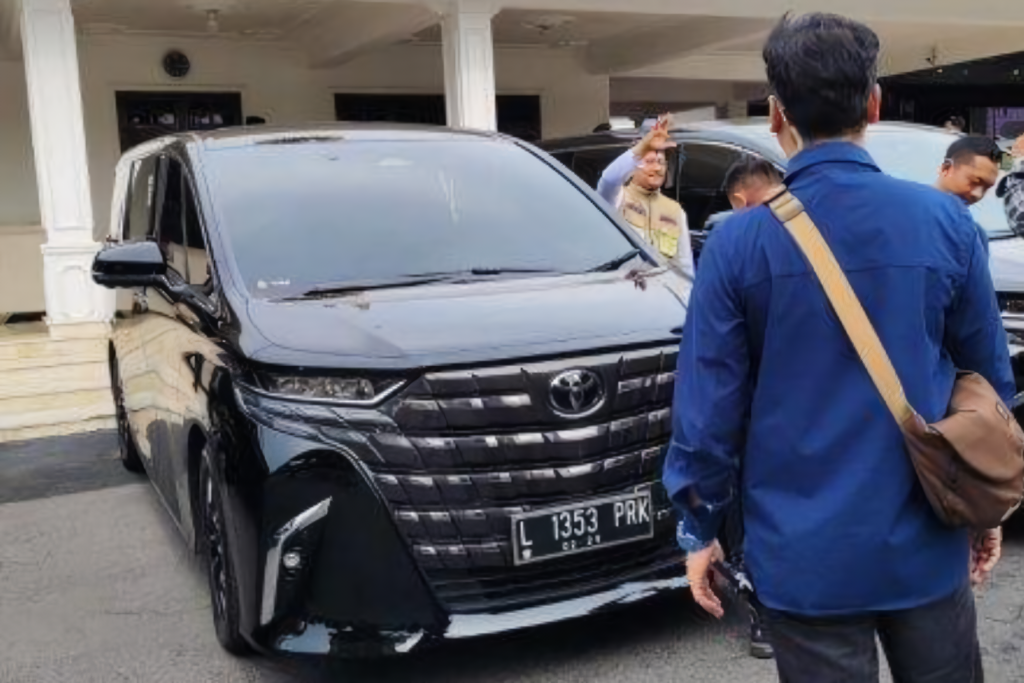 Plat Mobil Mensos Diduga Kadaluarsa Jadi Sorotan (Media Suara Gong)